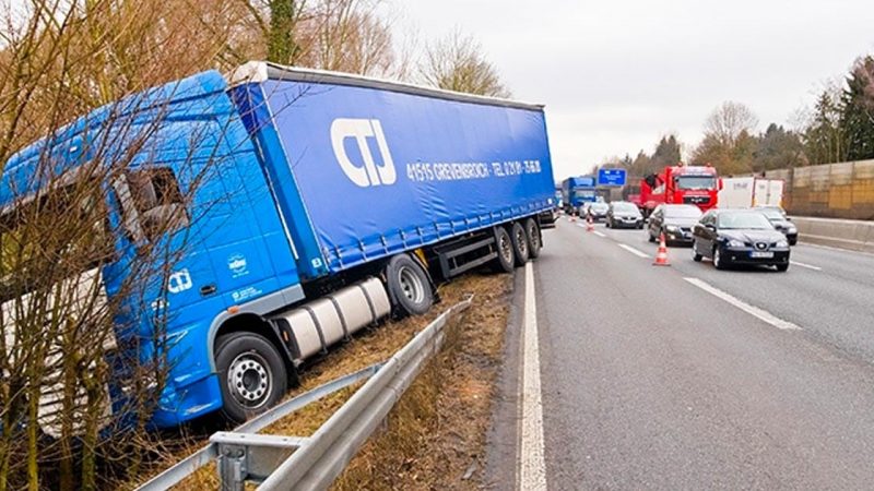 Victims Of Truck Accident: Know These Facts For Better Claim