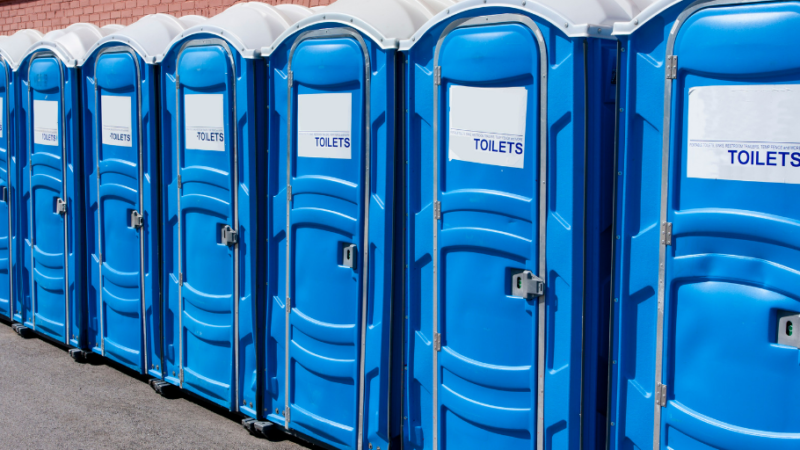 6 Ways to Utilize a Portable Toilet for Night Events