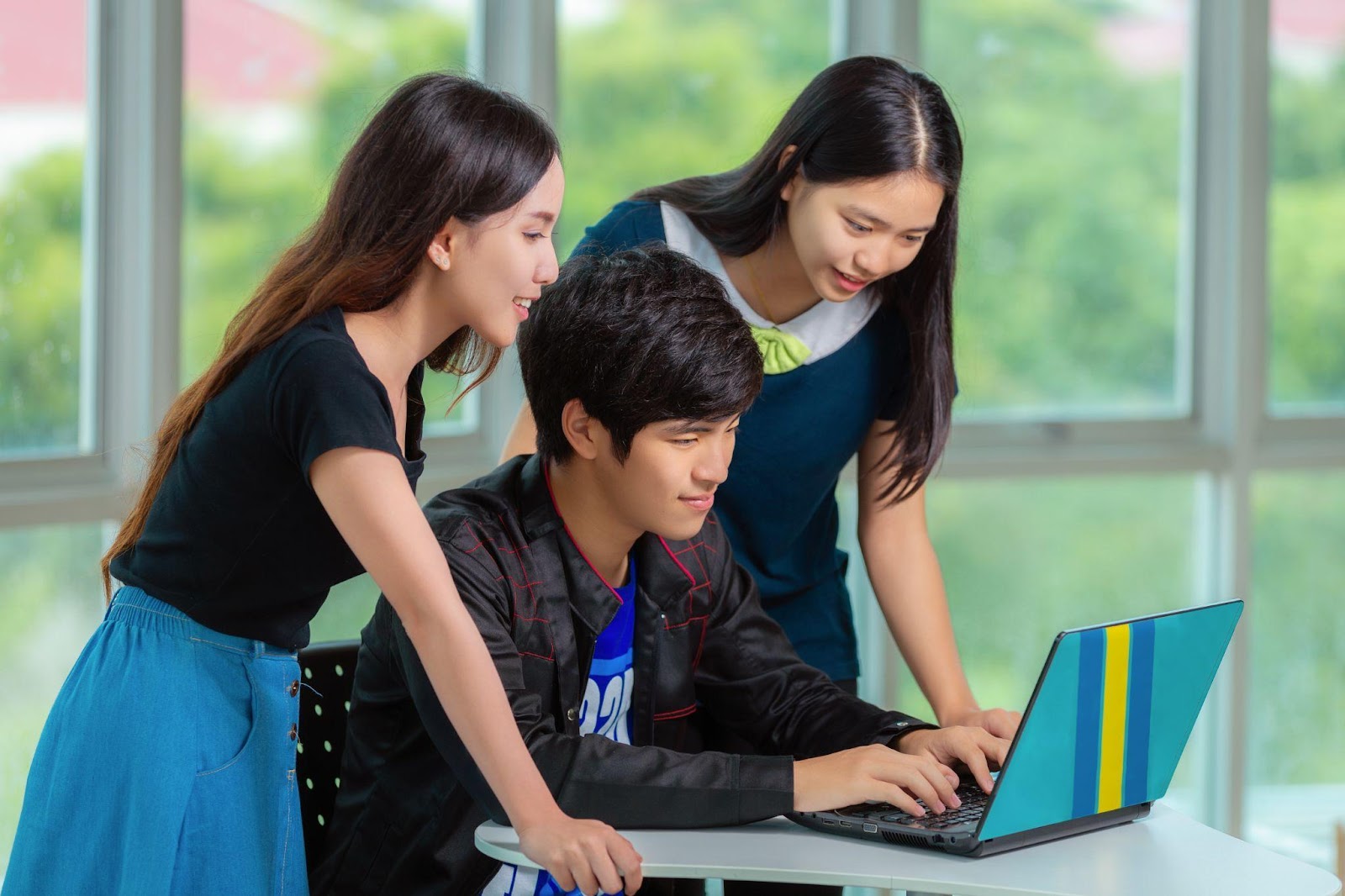 Can Chinese Students Do Internships in Singapore? Key Requirements